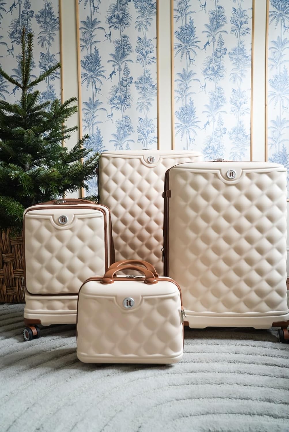 it luggage- Indulging-Cream-Cabin-20 inches-with Padded Laptop Section in The Front Expandable Hard Case Beautiful Interior Carry-on 8 Wheel Trolley Bag