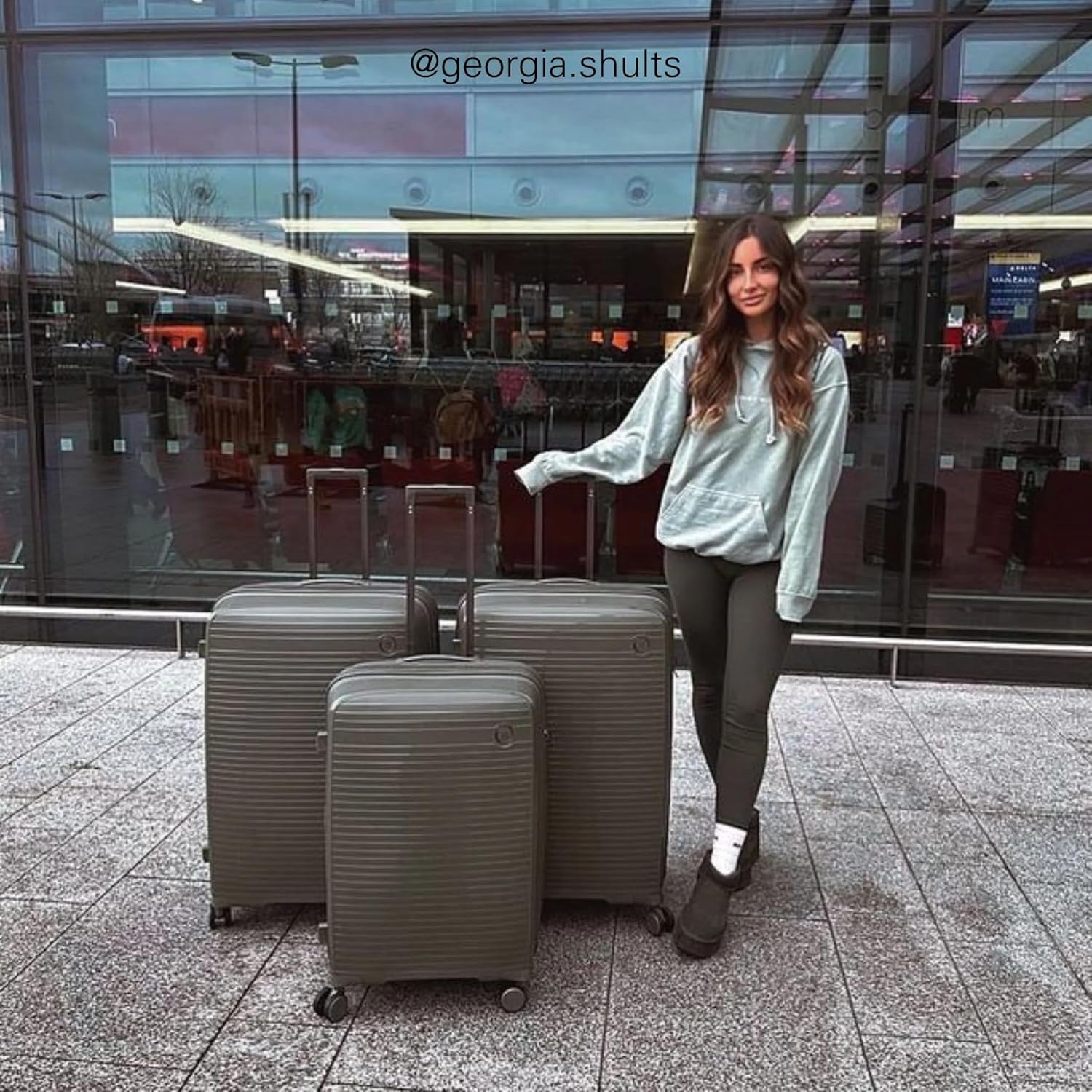 it luggage Spontaneous Olive Cabin-20 inches Expandable Anti-Theft Zipper Polypropylene Hardsided with TSA Lock 8 Wheel Trolley Bag