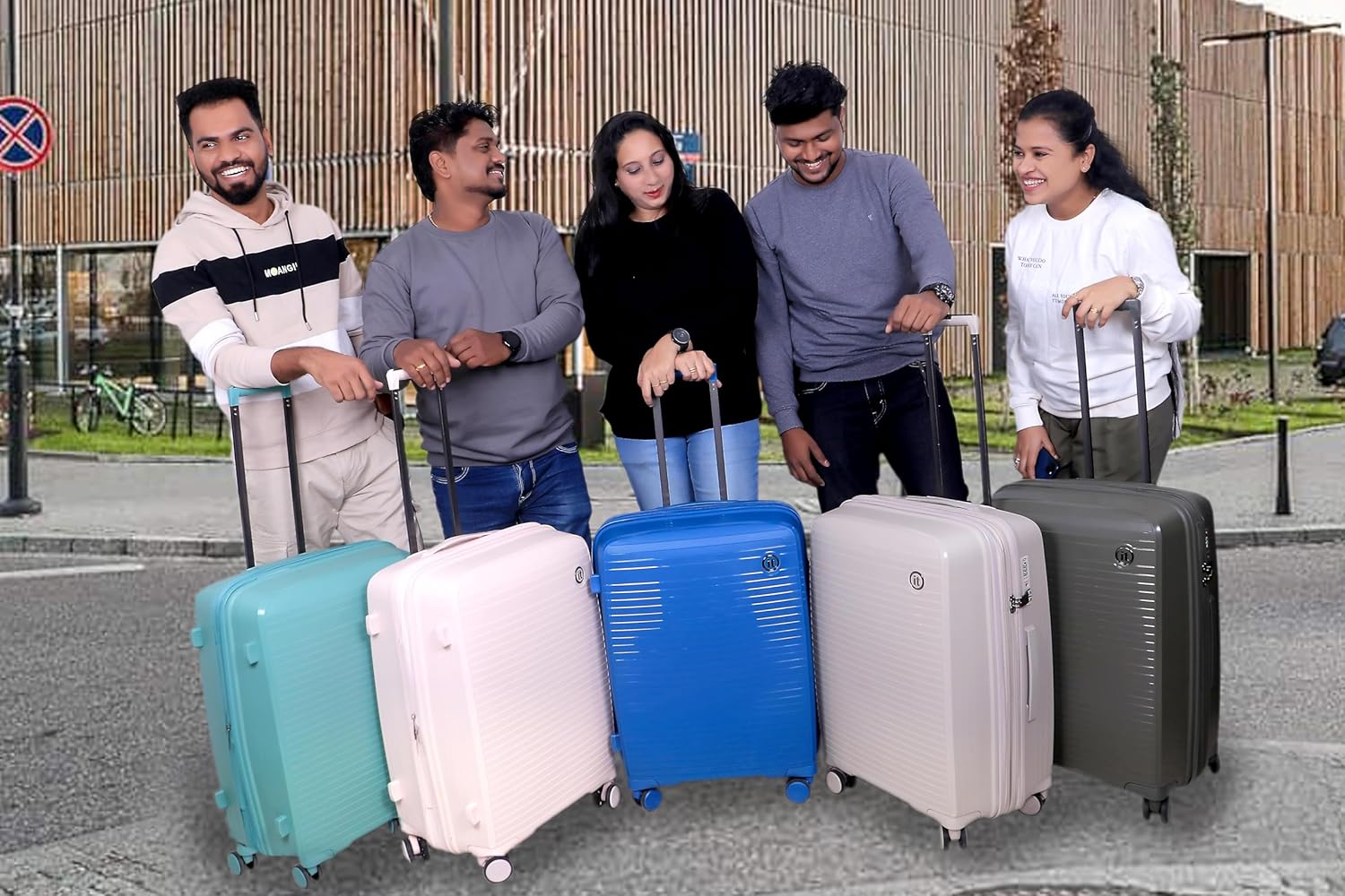 it luggage Spontaneous Blue Large-28 inches Check-in Luggage Expandable Anti-Theft Zipper Polypropylene Hardsided with TSA Lock 8 Wheel Trolley Bag